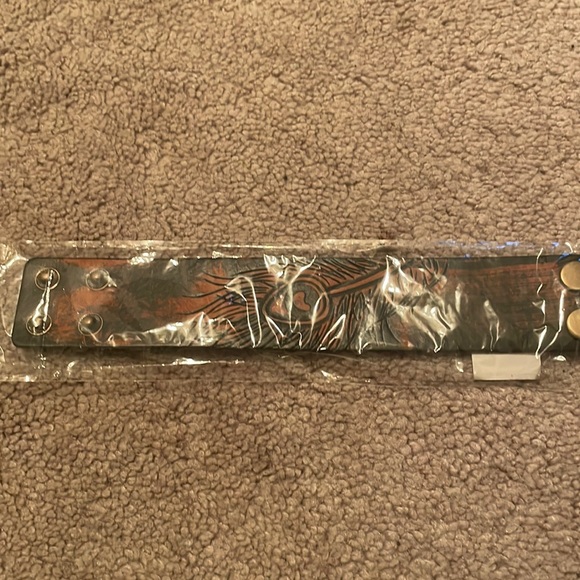 Bracelet - Picture 1 of 2